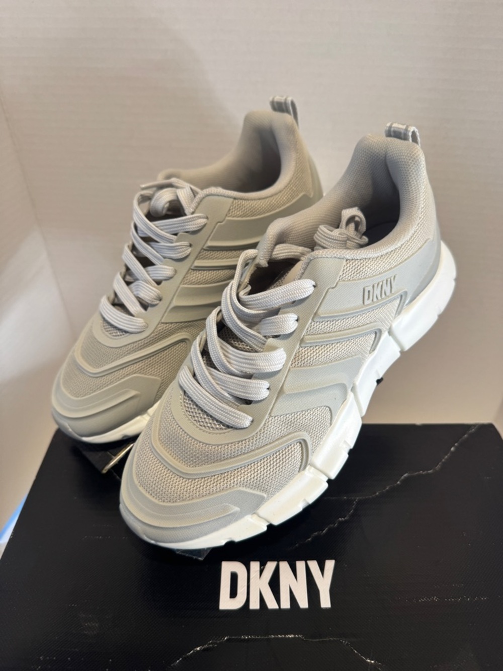 DKNY Adina Cool Gray Sneaker Women’s size 6  New
